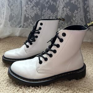White Dr. Marten‎ Docs Luana Women's Lace Up Boots Size 7